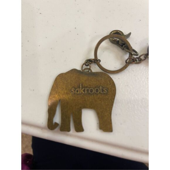 Sak Roots Elephant metal keychain - Picture 3 of 4